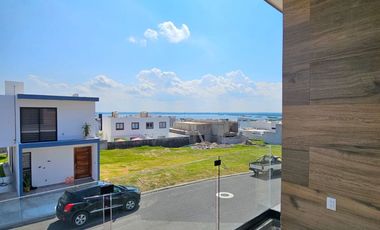 En venta Casa con acabados de Lujo, amplio jardin y hermosa cocina  ubicada en el Fracc.LomasDeLaRioja