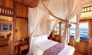 Freehold - Tranquil Oceanfront Retreat: Luxury Living on Pristine Beachfront Property