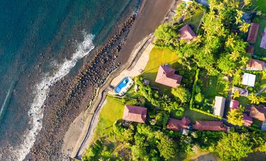 Freehold - Tranquil Oceanfront Retreat: Luxury Living on Pristine Beachfront Property