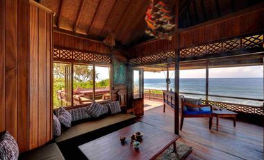 Freehold - Tranquil Oceanfront Retreat: Luxury Living on Pristine Beachfront Property