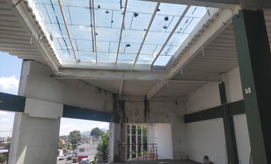 Edificio ubicado en la segunda avenida de mayor circulación en Texcoco