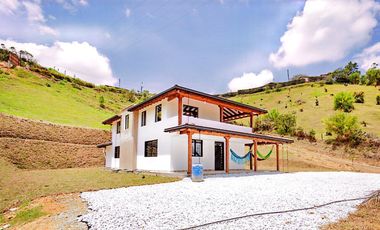 CASA FINCA EN LA VEREDA EL SOCORRO MARINILLA