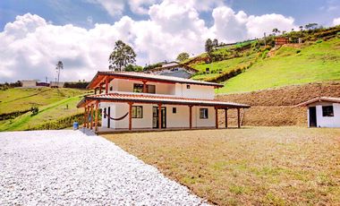 CASA FINCA EN LA VEREDA EL SOCORRO MARINILLA