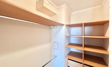 Se vende departamento céntrico en Edificio Los Laureles, 2 piezas, 2 baños, estacionamiento y bodega, Curicó