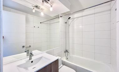 Se vende departamento céntrico en Edificio Los Laureles, 2 piezas, 2 baños, estacionamiento y bodega, Curicó