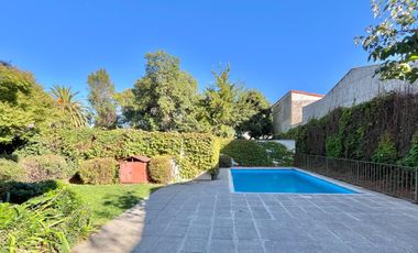Se vende departamento céntrico en Edificio Los Laureles, 2 piezas, 2 baños, estacionamiento y bodega, Curicó