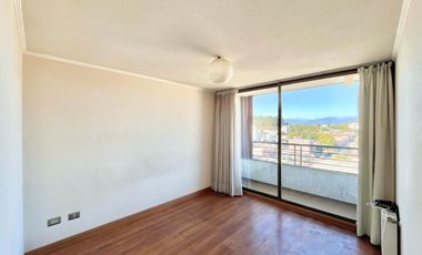 Se vende departamento céntrico en Edificio Los Laureles, 2 piezas, 2 baños, estacionamiento y bodega, Curicó