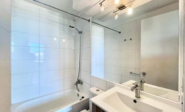 Se vende departamento céntrico en Edificio Los Laureles, 2 piezas, 2 baños, estacionamiento y bodega, Curicó