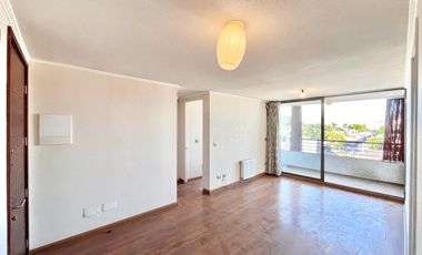 Se vende departamento céntrico en Edificio Los Laureles, 2 piezas, 2 baños, estacionamiento y bodega, Curicó