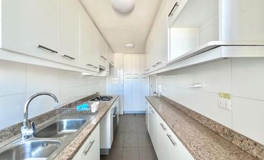 Se vende departamento céntrico en Edificio Los Laureles, 2 piezas, 2 baños, estacionamiento y bodega, Curicó