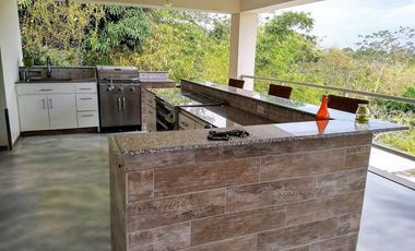 CASA DE CAMPO CON AMPLIO TERRENO EN SAN CARLOS