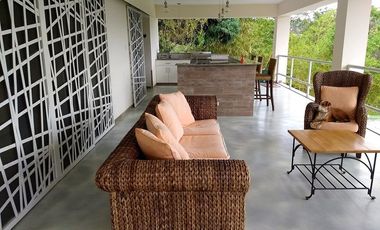 CASA DE CAMPO CON AMPLIO TERRENO EN SAN CARLOS