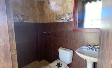 CAPELO, vendo casa estrenar, 4 dormitorios, patio, 2 estacionamientos y bodega; $ 130000