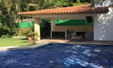 Venta de bonita casa con alberca en Fracc. Lomas de Cocoyoc en 1,150,000 pesos