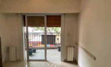 Venta 2 Amb. Al Frente 55m2, dos balcones Lanús Oeste