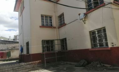 Casa Rentera con Terreno en Av Principal Sector Universidad Central