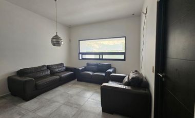 Casa en Venta San Jeronimo, en fraccionamiento privado.