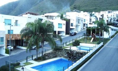 Casa en Venta San Jeronimo, en fraccionamiento privado.