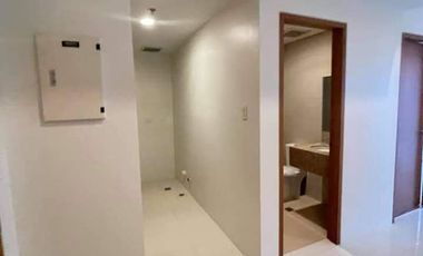 The fort condo condominium for sale ready for occupancy in Bonifacio global city rent to own uptown mall