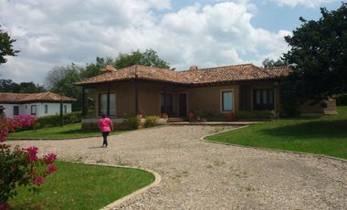 casa en conjunto cerrado Naranjos