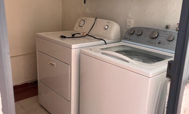 AMUEBLADA CASA EN LOMAS 3ERA SECC, EN SAN LUIS POTOSI,  A 3 MINUTOS DE PLAZA SAN LUIS, CON ACCESOS RAPIDOS