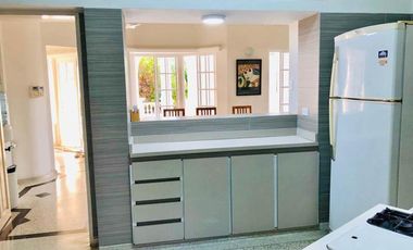 ALQUILER DE ESPECTACULAR CASA CON VISTA Y SALIDA AL MAR EN PLAYA ALCATRACES/SANTA MARTA