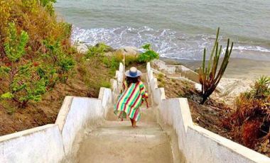 ALQUILER DE ESPECTACULAR CASA CON VISTA Y SALIDA AL MAR EN PLAYA ALCATRACES/SANTA MARTA