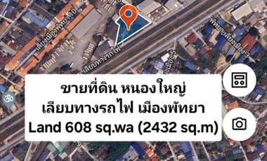 Land for sale with rooms for rent along the railroad, Nong Yai, Pattaya City.