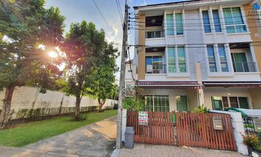 For sale: Baan Klang Muang Sathorn-Taksin 2 (S-Sense), 3-story townhome, near Wutthakat BTS station, corner plot, near private garden, most beautiful, very good price