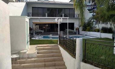 Tequesquitengo Casa en Venta a La Orilla del Lago 5 Recamaras, Alberca