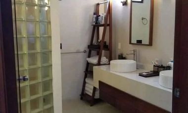 Tequesquitengo Casa en Venta a La Orilla del Lago 5 Recamaras, Alberca