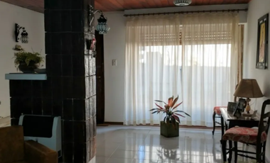 Casa Con Locales Comerciales (verónica, Partido De Punta Indio).