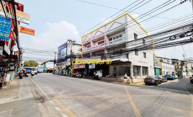 For rent, commercial building, 3 floors, 3 units, area 61 sq m, Sukhaprachasan Road 3, Wat Ku, suitable for an office, urgent rent 35,000 baht.