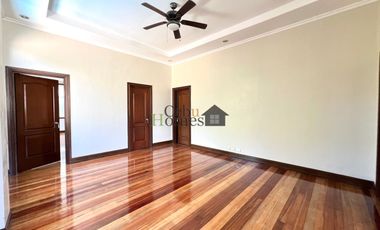 4-Bedroom House with Pool in North Town Homes for Rent