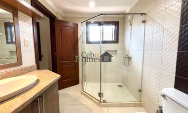 4-Bedroom House with Pool in North Town Homes for Rent