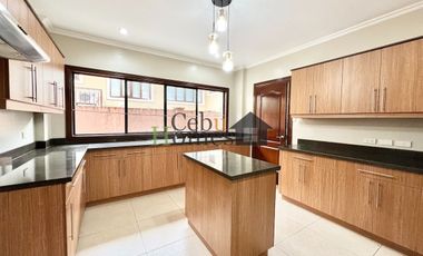 4-Bedroom House with Pool in North Town Homes for Rent