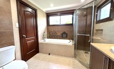 4-Bedroom House with Pool in North Town Homes for Rent