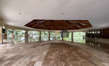 4-Bedroom House with Pool in North Town Homes for Rent