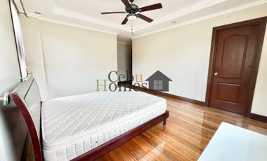 4-Bedroom House with Pool in North Town Homes for Rent