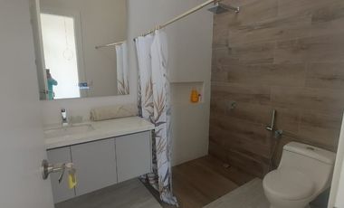 Samborondon, Renta de Hermosa Casa 4 Dorm con Piscina y Vista Al Lago