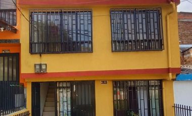 Casa de 3 Pisos independientes; muy bien ubicada en Cuba Pereira , Via a Terranova.