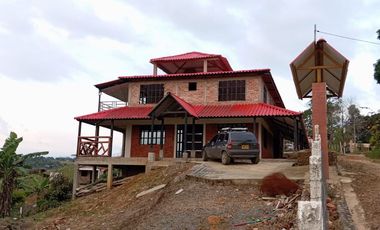 Venta de Lote con Vivienda de 3 Pisos en Parcelación El Cofre