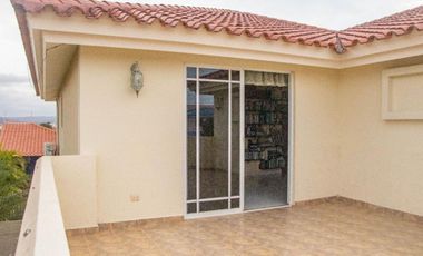 Casa de Venta en Urbanización Manta 2000, Manta, Manabí, Ecuador