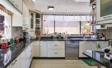 Oportunidad de Venta Casa Familiar de 4 Dormitorios – Sector San Juan, Cumbayá