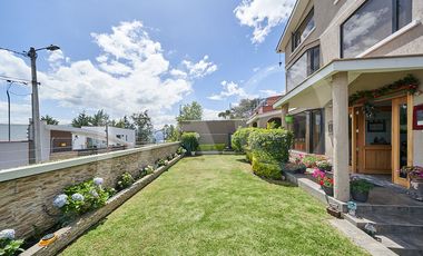 Oportunidad de Venta Casa Familiar de 4 Dormitorios – Sector San Juan, Cumbayá