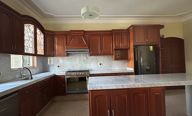 HERMOSA CASA EN EXCLUSIVO FRACCIONAMIENTO EN SAN FCO DEL RINCON