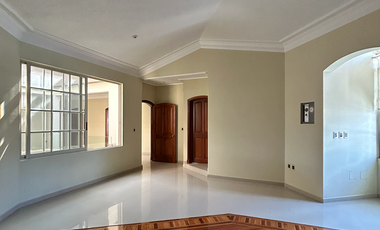 HERMOSA CASA EN EXCLUSIVO FRACCIONAMIENTO EN SAN FCO DEL RINCON
