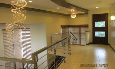 House for rent in Cebu City, Gated Executive house in Banilad with lawn