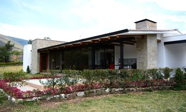 En Venta Quinta en comunidad privada en Yunguilla