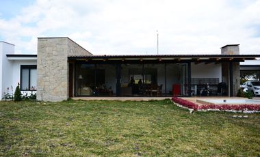 En Venta Quinta en comunidad privada en Yunguilla